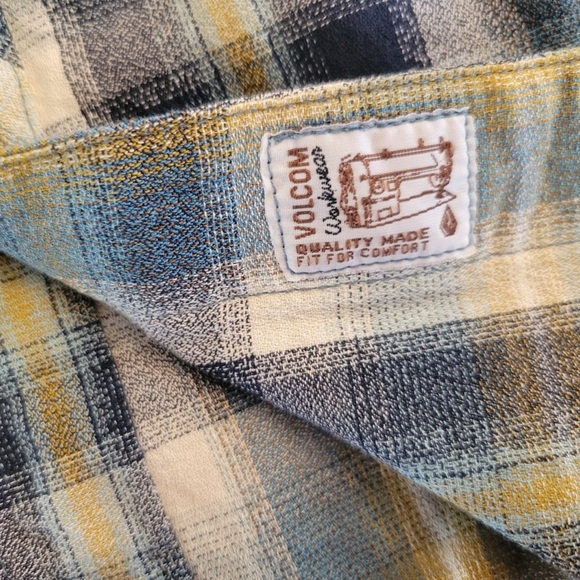 Volcom Long sleeve flannel style - Picture 3 of 6